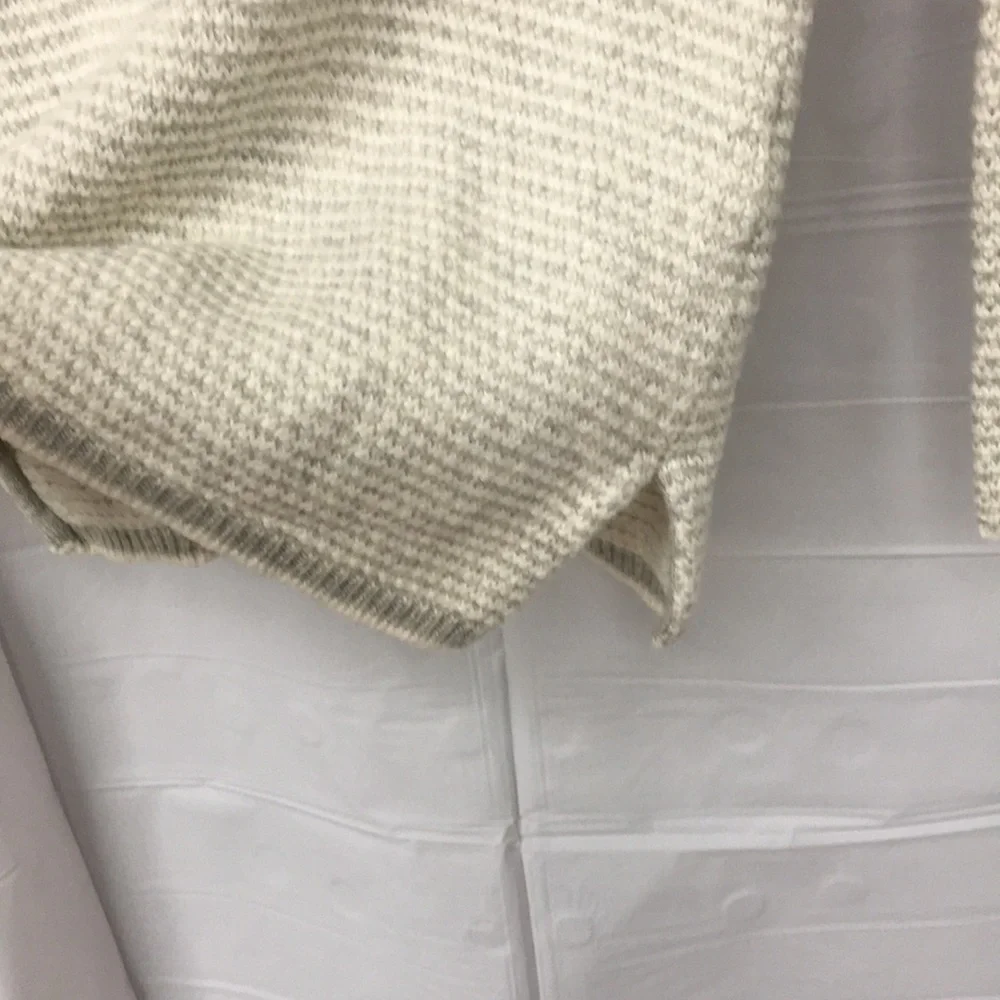 J. Crew womens Pullover Knit scoop neck Sweater long sleeves size XXS cream grey